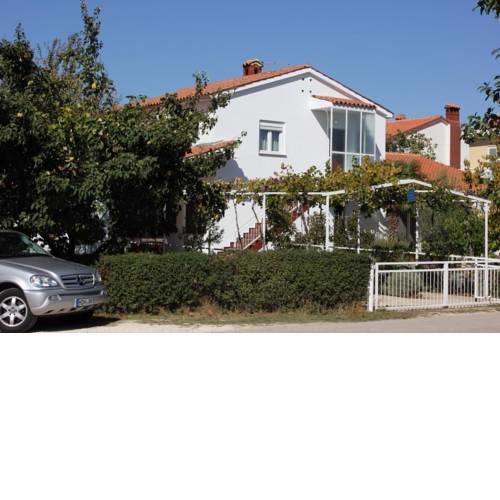 Apartments with a parking space Valbandon, Fazana - 7228
