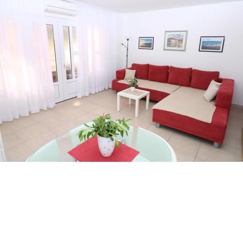 Apartment Viktorija with Terrace