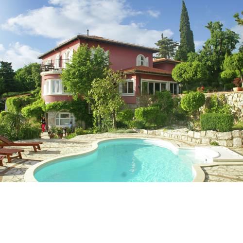 Cozy Child-friendly Apartment with Private Beach in Kraljevica
