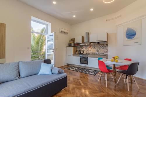 Apartment Villa Lora