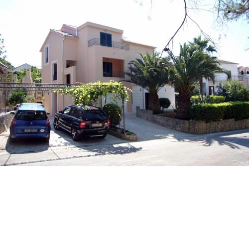 Apartment Vrboska 552b