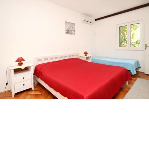 Apartment Vrboska 552c