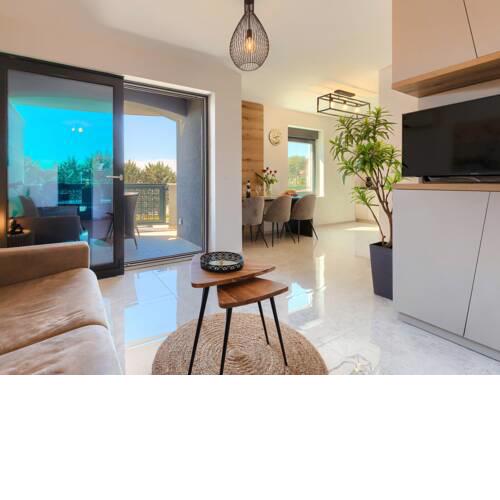 Apartment Wing 77