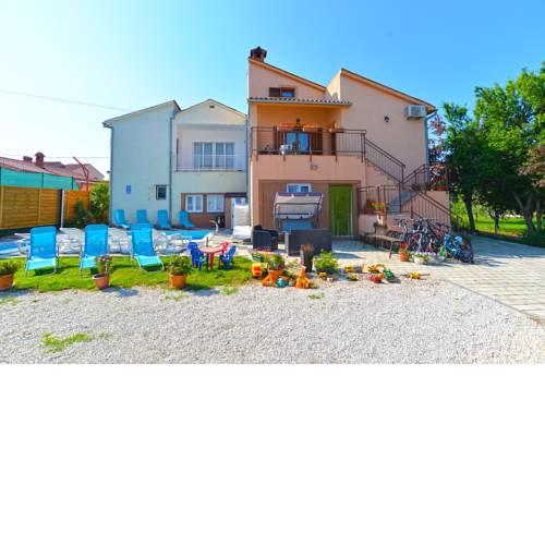 Apartment With Big Garden 623
