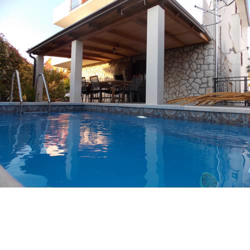 Apartment with private pool