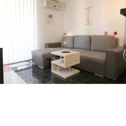 Rona Apartment Zizi