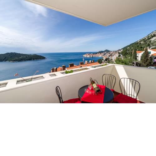 Apartment Zlatni Potok - View of the Old Town & Free Parking & 15 Minute Walk to the Center
