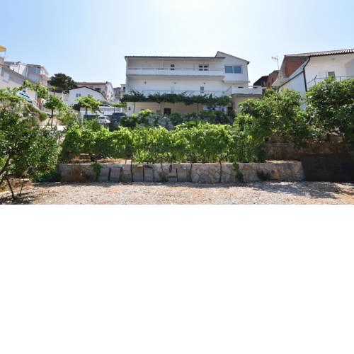 Apartments and Room Mate-Mare