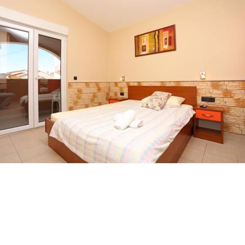 Apartments and rooms by the sea Duce (Omis) - 16407