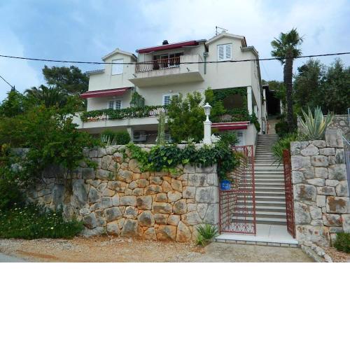 Apartments and Rooms Darinka