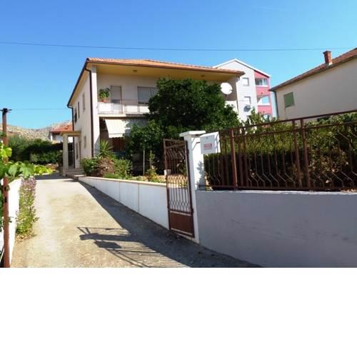 Apartments and rooms Ivo