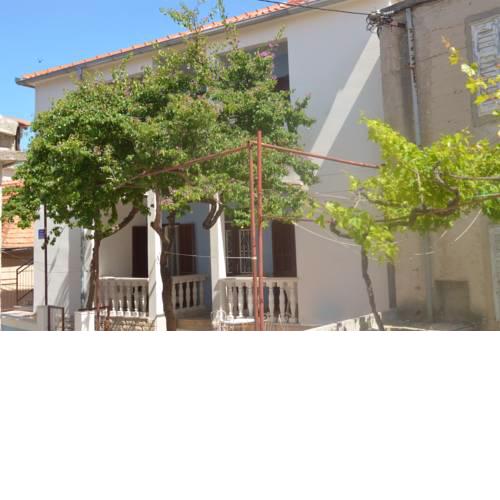 Apartments and Rooms Jakov