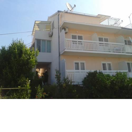 Apartments and Rooms Jasna