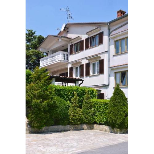 Apartments and Rooms Lago Rupa