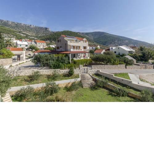Apartments and Rooms LEA