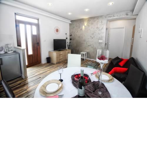Apartments and Rooms Lorena 236