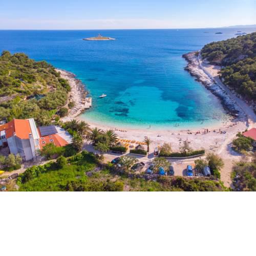 Apartments and Rooms Nikol