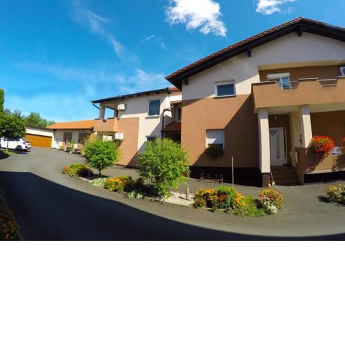Apartments and Rooms Rea