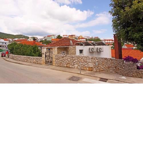Apartments and rooms with parking space Hvar - 15706