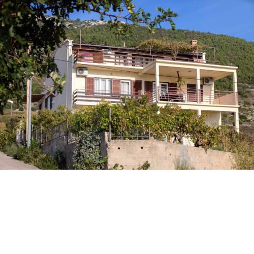 Apartments and rooms with parking space Komiza, Vis - 8844