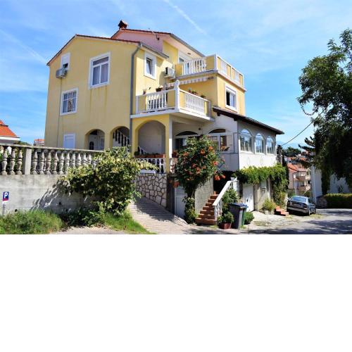 Apartments and rooms with parking space Lopar, Rab - 19238