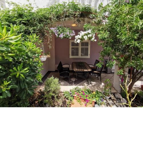Apartments and rooms with parking space Makarska - 18106