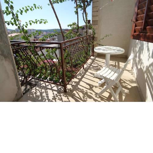 Apartments and rooms with parking space Makarska - 9128