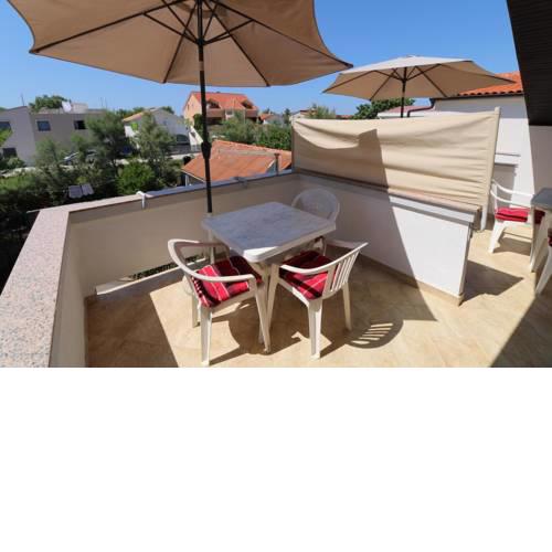 Apartments and rooms with parking space Nin, Zadar - 11402