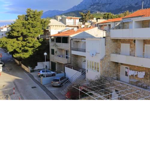 Apartments and rooms with parking space Makarska - 16449