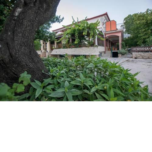 Apartments and rooms with parking space Starigrad, Paklenica - 18034