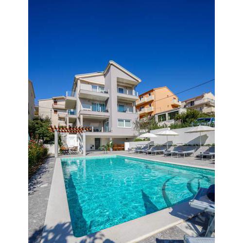 Endless Summer Apartments