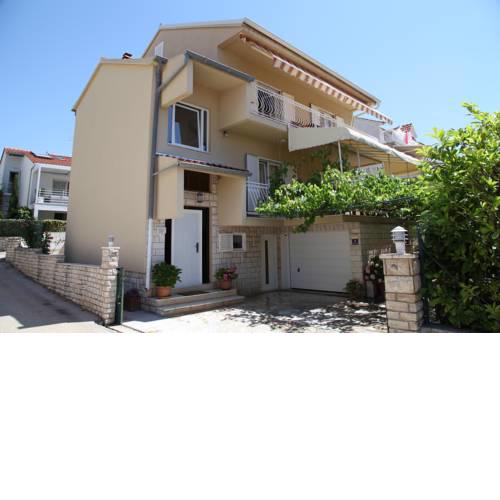 Apartments Brodarica Center