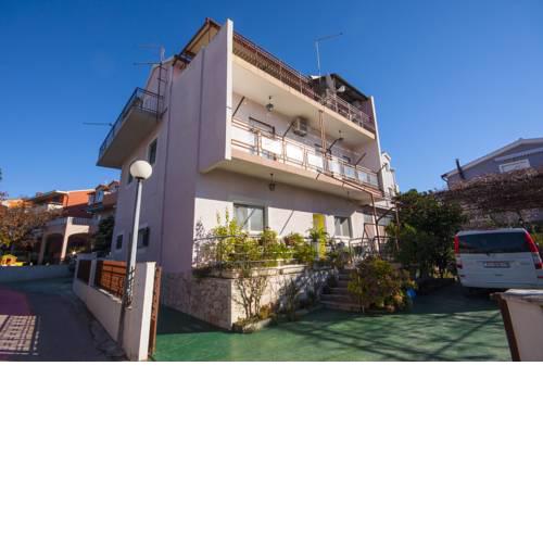 Apartments Bulat 594