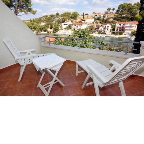 Apartments by the sea Bobovisca na Moru, Brac - 5683