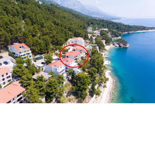 Apartments by the sea Brela, Makarska - 18814