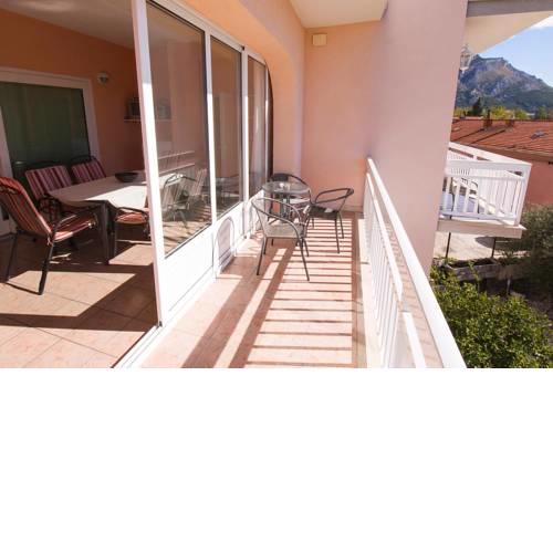 Apartments by the sea Duce, Omis - 7576