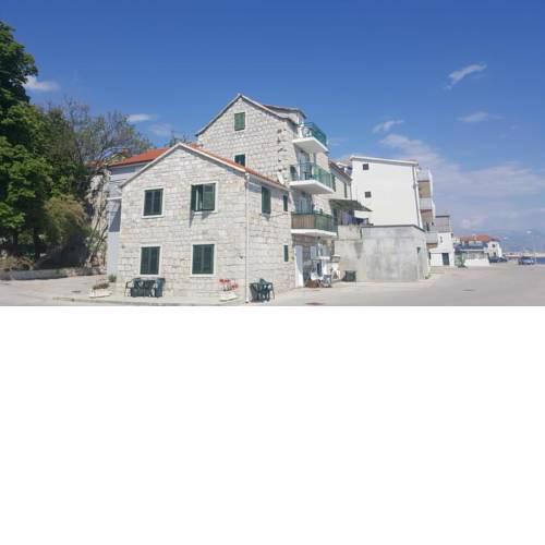 Apartments by the sea Kastel Kambelovac, Kastela - 17188