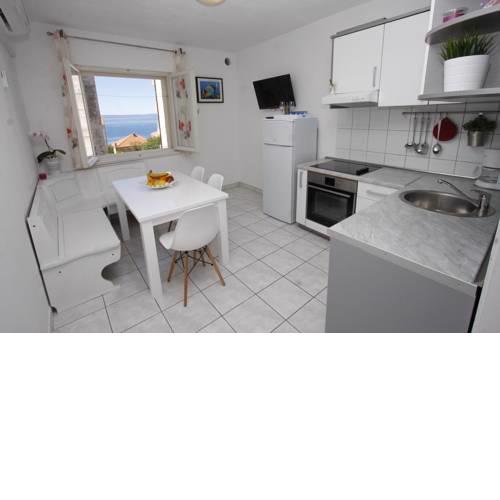 Apartments by the sea Makarska - 15840