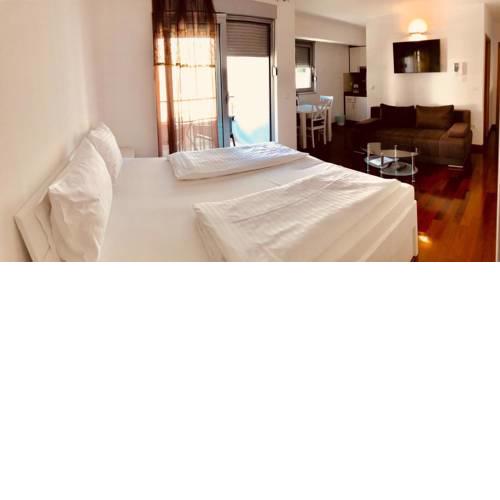 Apartments by the sea Makarska - 16650