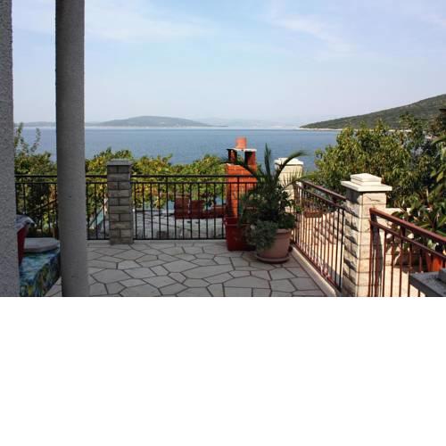 Apartments by the sea Maslinica, Solta - 775