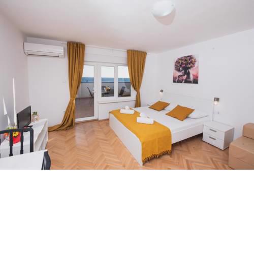 Apartments by the sea Novalja, Pag - 17214