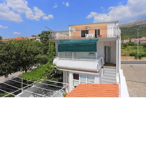 Apartments by the sea Podstrana, Split - 17229