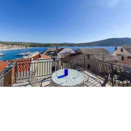 Apartments by the sea Primosten - 17975