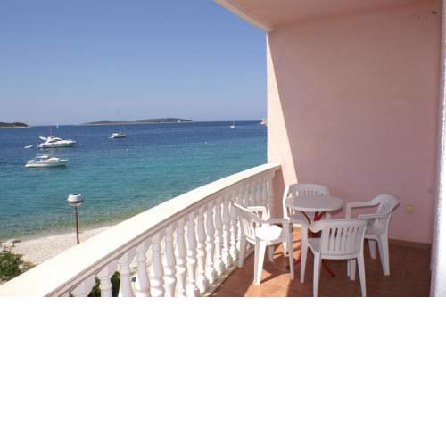 Apartments by the sea Primosten - 4177
