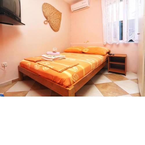 Apartments by the sea Promajna, Makarska - 10329