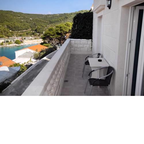 Apartments by the sea Pucisca, Brac - 5625