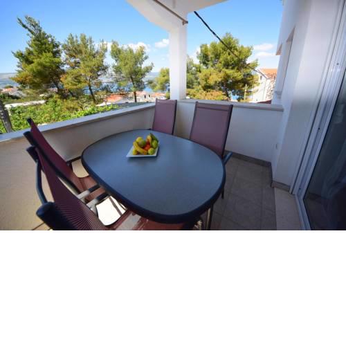 Apartments by the sea Slatine, Ciovo - 15311