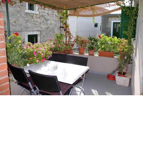 Apartments by the sea Sucuraj, Hvar - 5684