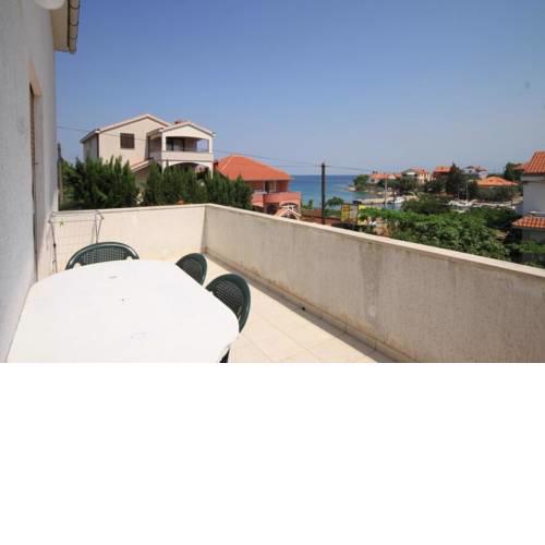 Apartments by the sea Ugljan - 8301