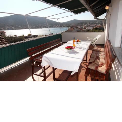 Apartments by the sea Vinisce, Trogir - 11856